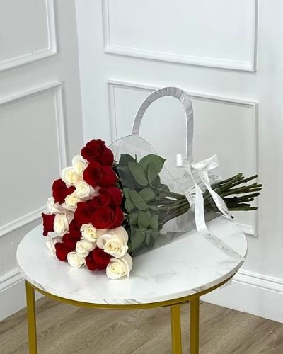 L’Alliance Parfaite – 26 Roses Rouges et Blanches