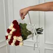 L’Alliance Parfaite – 26 Roses Rouges et Blanches