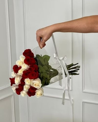 L’Alliance Parfaite – 26 Roses Rouges et Blanches